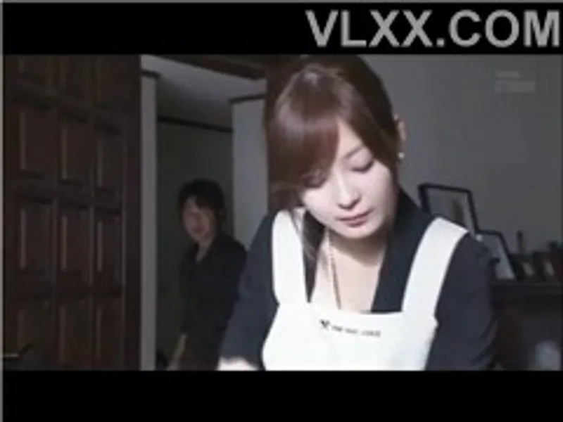 Anh xã đi công chuyện, vợ yêu ở nhà bị người tình của chị gái cưỡng hiếp